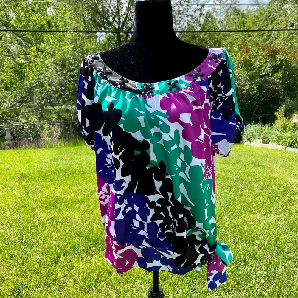 Dressy top by Apostrophe